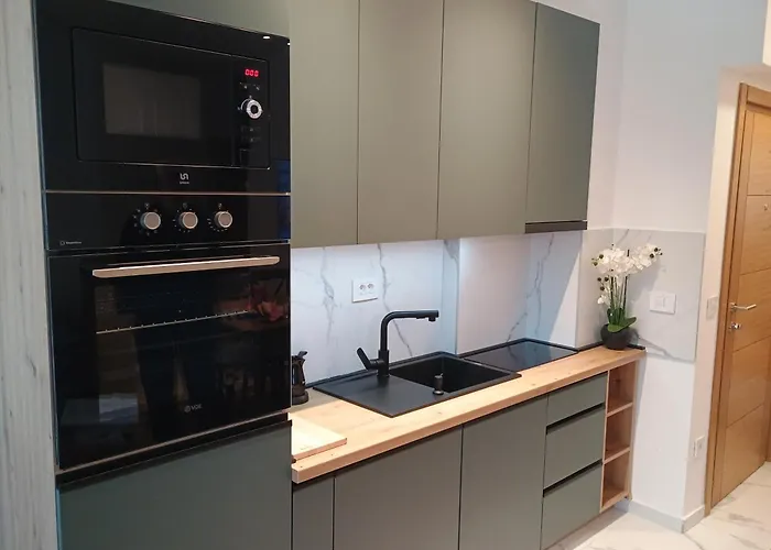 Square 1 * 兹拉蒂博尔